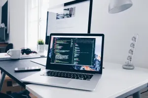 Ile kosztują usługi informatyczne w Warszawie